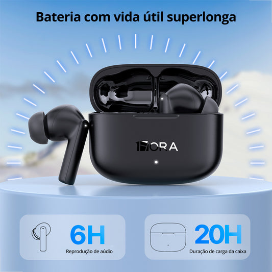 Fone Bluetooth preto AUT206 sendo recarregado no estojo portátil
